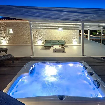 Paxos Luxury Living Junior 아파트 *